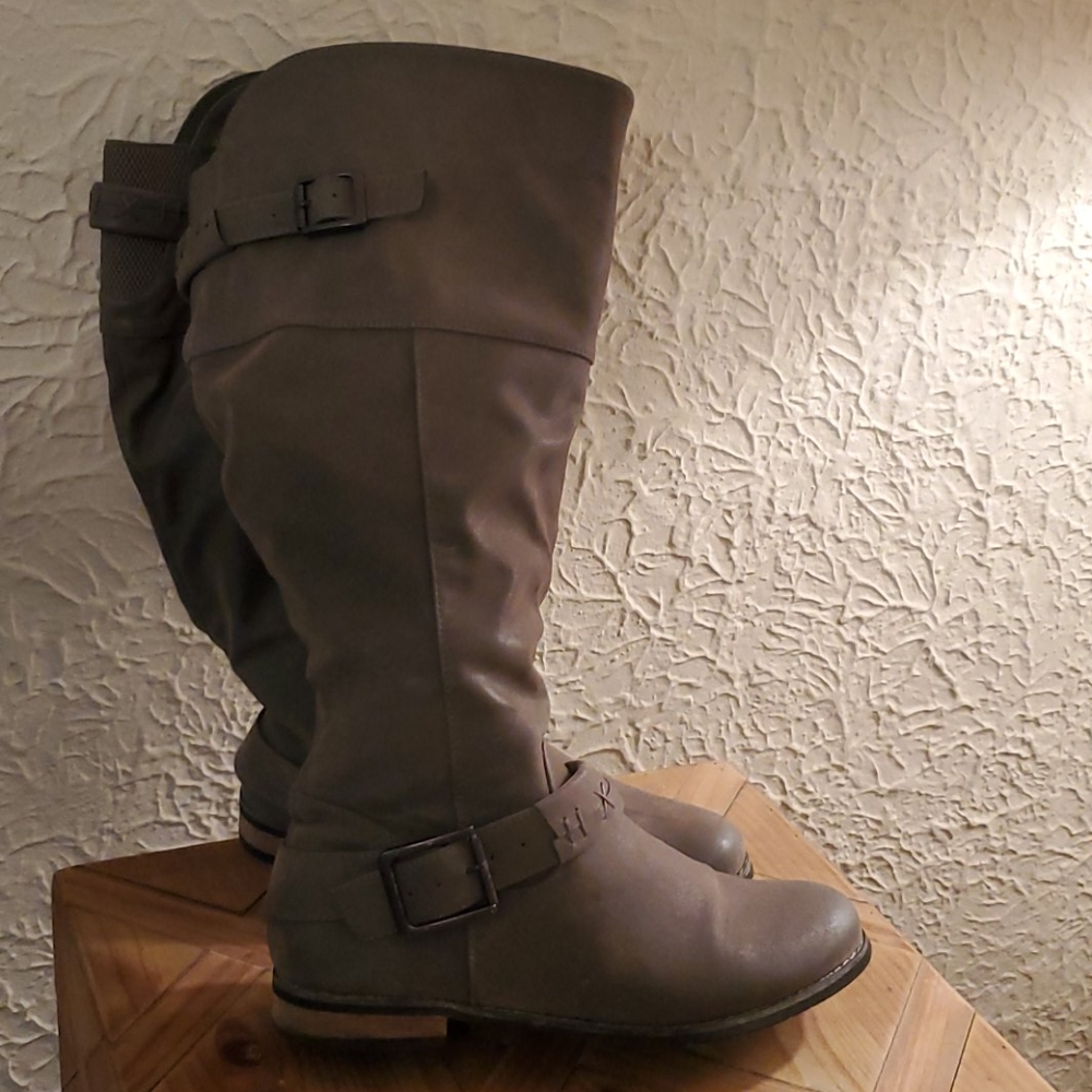 EUC wide calf boots( make offer)